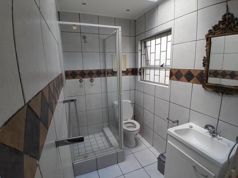 To Let 1 Bedroom Property for Rent in Green Point Western Cape